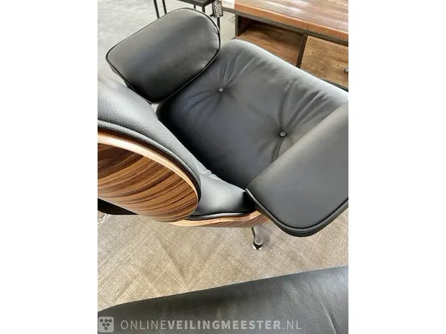 Eames lounge chair met ottoman in palissander en echt zwart leer, palissander / zwart - afbeelding 10 van  13