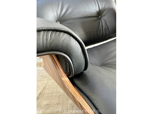 Eames lounge chair met ottoman in palissander en echt zwart leer, palissander / zwart - afbeelding 12 van  13