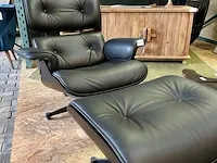 Eames lounge chair met ottoman in zwart essen en echt zwart leer, zwart - afbeelding 1 van  9