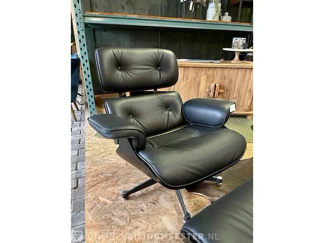 Eames lounge chair met ottoman in zwart essen en echt zwart leer, zwart - afbeelding 2 van  9