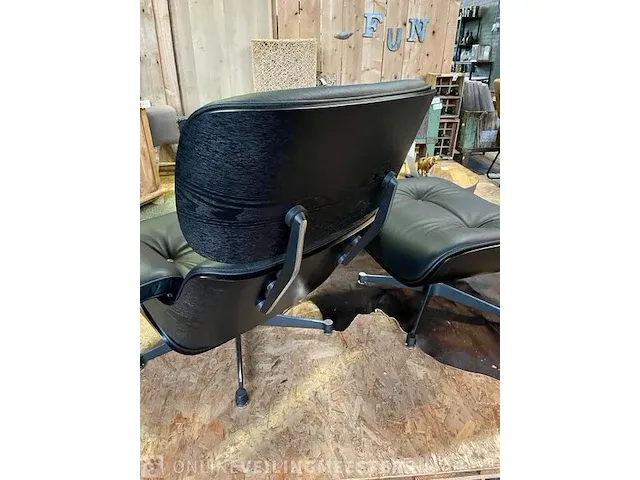 Eames lounge chair met ottoman in zwart essen en echt zwart leer, zwart - afbeelding 5 van  9
