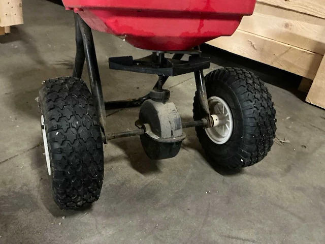 Earthway ev-n-spred zoutstrooier - afbeelding 2 van  4