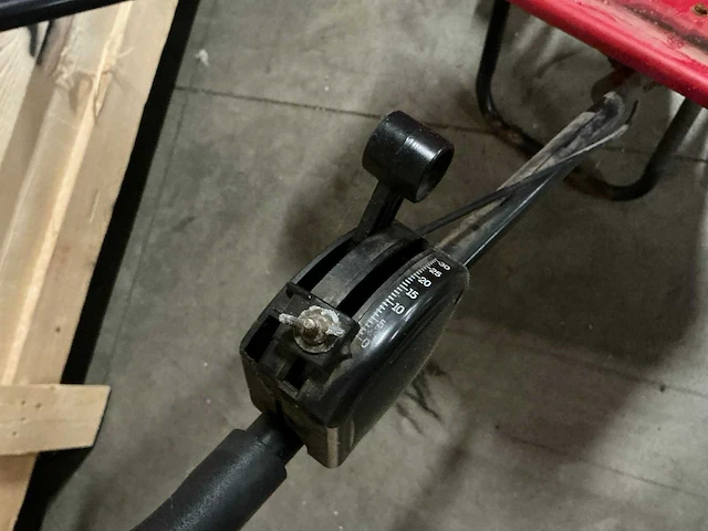 Earthway ev-n-spred zoutstrooier - afbeelding 4 van  4