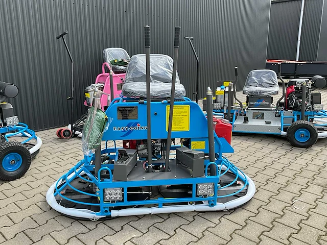 Easy-going - 2024 - rt30-a - ride on power trowel / dubbele vlindermachine - 2024 - afbeelding 3 van  27