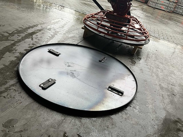 Easy-going - 2025 - mangaanstaal - afwerkbladen vlinder- trowelmachine schuur schijf - afbeelding 1 van  7