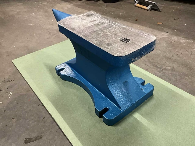 Easy-going - gietijzeren aambeeld - enkele hoorn - type 400 lbs - afbeelding 9 van  19