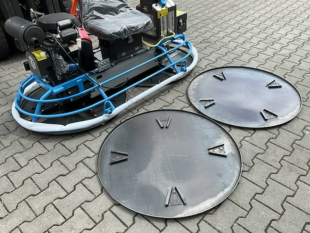 Easy-going - mangaanstaal - afwerkbladen schuur schijf pan - trowelmachine - 2024 (2x) - afbeelding 8 van  13