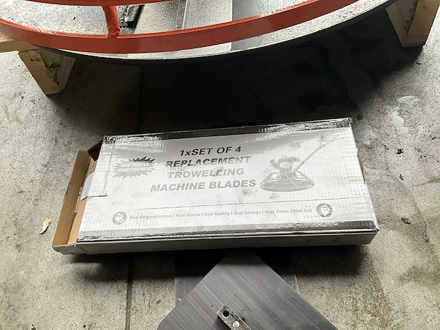 Easy-going - mangaanstaal / sk5 - afwerkbladen vlinder- trowelmachine - 2024 (4x) - afbeelding 3 van  9