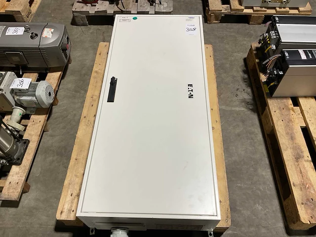 Eaton ews05122 schakel-/groepenkast - afbeelding 1 van  4
