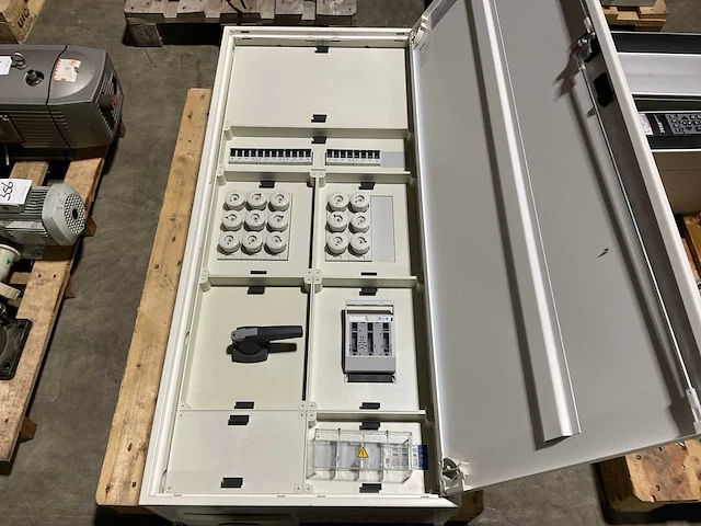 Eaton ews05122 schakel-/groepenkast - afbeelding 2 van  4