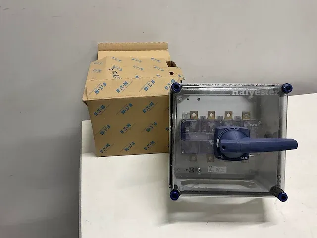 Eaton industries halyester skh schakelaarkast - afbeelding 1 van  2