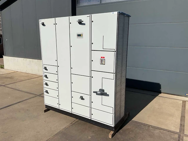 Eaton schakelkast verdeler - afbeelding 1 van  24