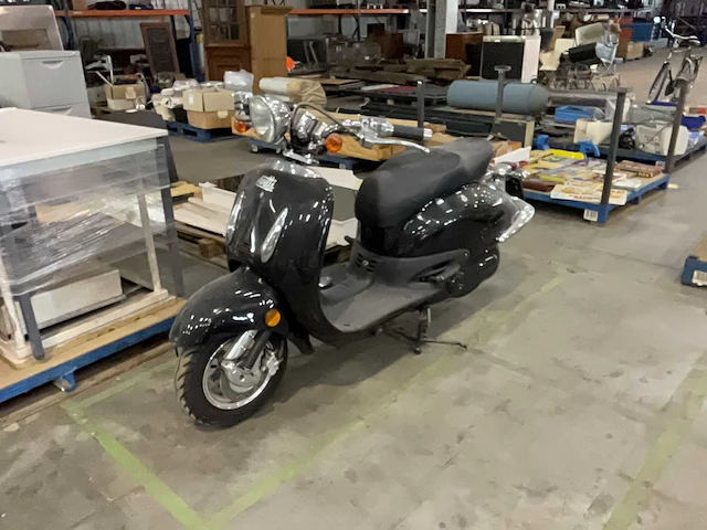 Ebretti scooter - afbeelding 1 van  9