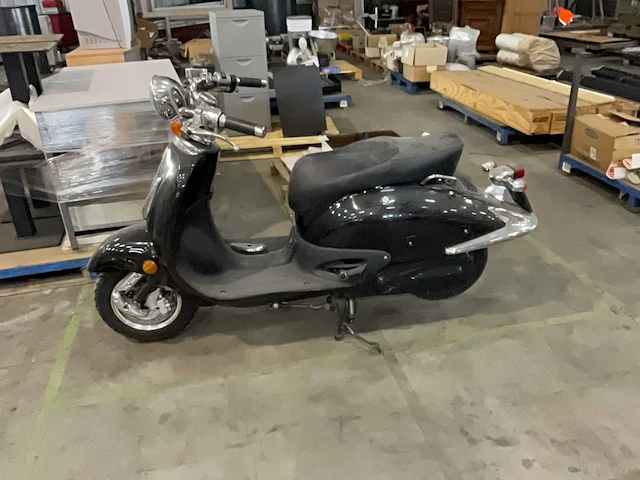 Ebretti scooter - afbeelding 2 van  9