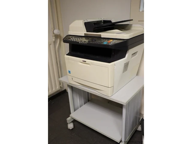 Ecosys m2530dn printer met tafel - 60x40x49 cm - afbeelding 1 van  3