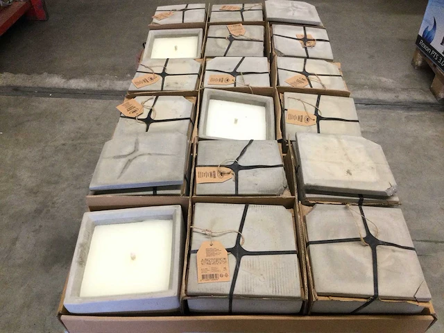 Ed - ff598 - pallet vol met tuinkaarsen maat m. - afbeelding 3 van  7