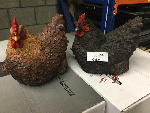 Ed - tuindecoratie 2 kippen. - afbeelding 1 van  2