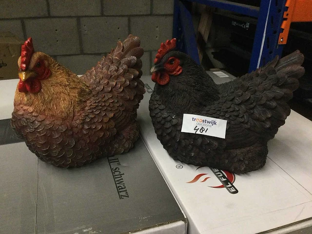 Ed - tuindecoratie 2 kippen. - afbeelding 1 van  2