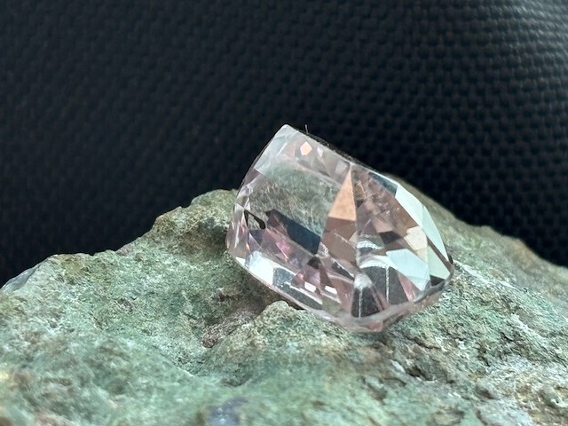 Edelsteen - 14.83 carat natuurlijke kunziet - afbeelding 2 van  5