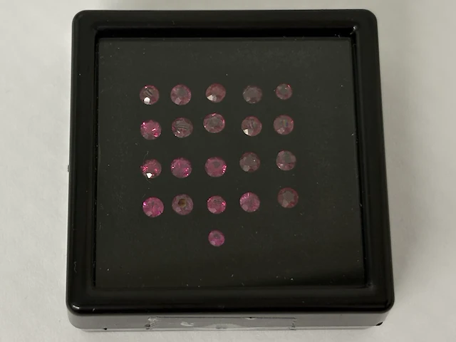 Edelsteen - 2.03 carat natuurlijke robijn - afbeelding 1 van  4