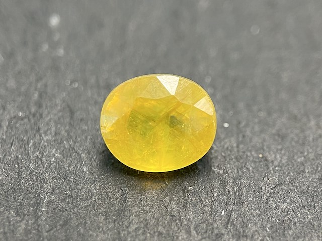 Edelsteen - 3.30 carat natuurlijke gele saffier - afbeelding 1 van  3