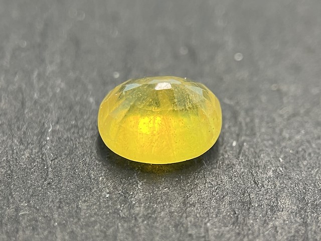 Edelsteen - 3.30 carat natuurlijke gele saffier - afbeelding 2 van  3