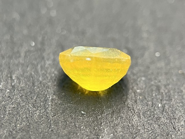 Edelsteen - 3.30 carat natuurlijke gele saffier - afbeelding 3 van  3