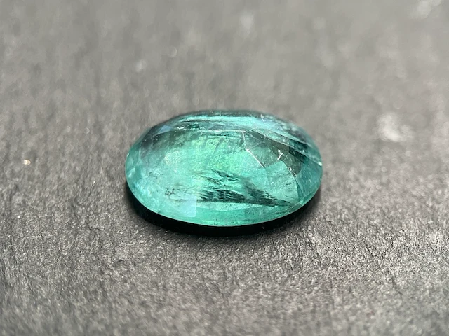 Edelsteen - 7.78 carat groene smaragd (gecertificeerd) - afbeelding 2 van  7