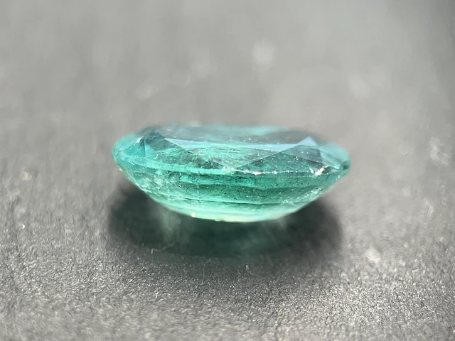 Edelsteen - 7.78 carat groene smaragd (gecertificeerd) - afbeelding 3 van  7
