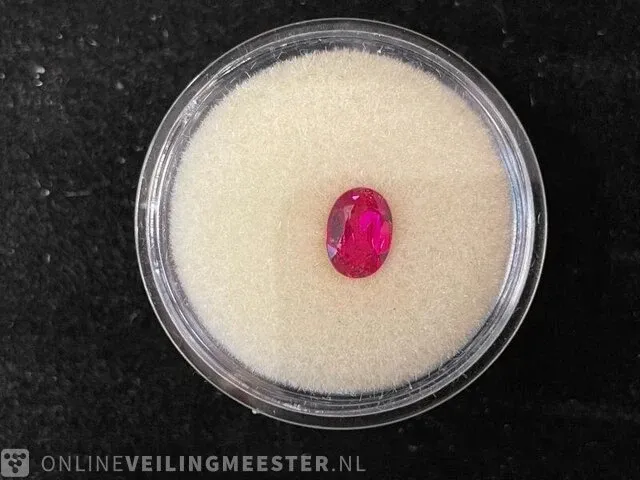 Edelsteen - rode edelsteen - afbeelding 1 van  2