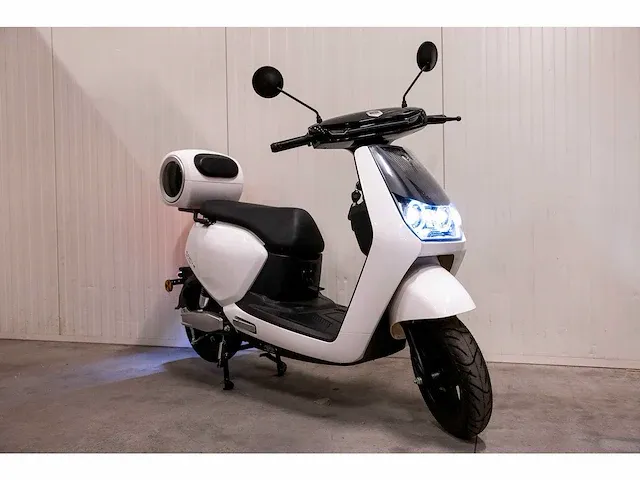 Edrive - milano - elektrische scooter - afbeelding 8 van  15