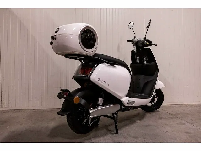 Edrive - milano - elektrische scooter - afbeelding 9 van  15