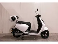 Edrive - milano - elektrische scooter - afbeelding 10 van  15
