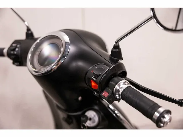 Edrive - torino - elektrische scooter - afbeelding 4 van  13