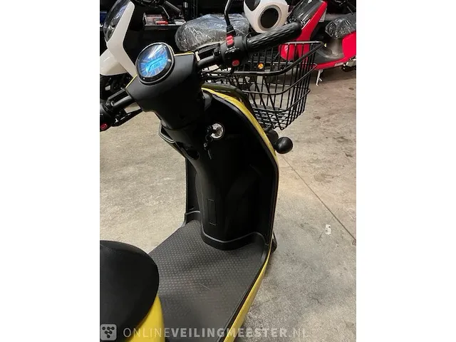 Edrive cargo 2 elektrische scooter geel - afbeelding 2 van  17