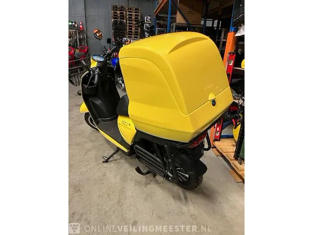 Edrive cargo 2 elektrische scooter geel - afbeelding 9 van  17