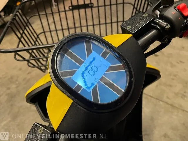 Edrive cargo 2 elektrische scooter geel - afbeelding 13 van  17