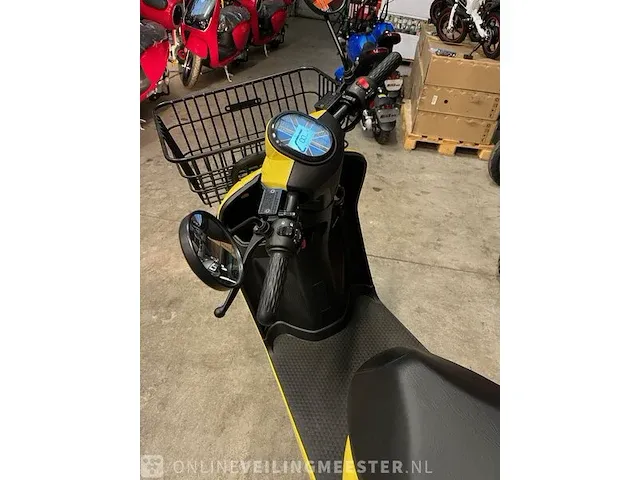 Edrive cargo 2 elektrische scooter geel - afbeelding 14 van  17