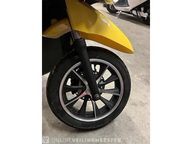 Edrive cargo 2 elektrische scooter geel - afbeelding 16 van  17