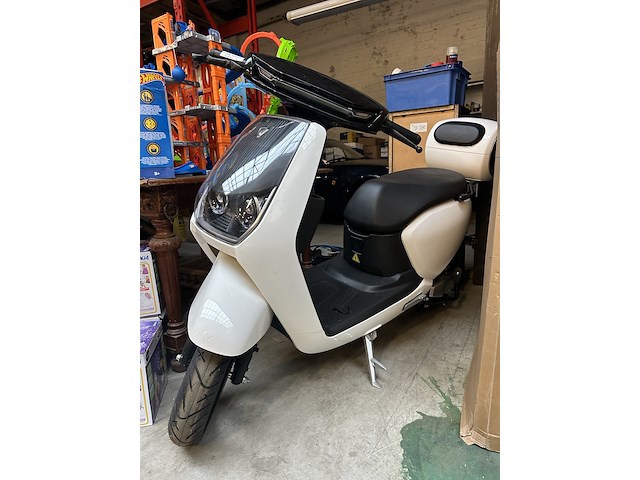 Edrive elektrische scooter 25 km p/u wit - afbeelding 1 van  8