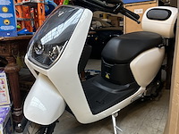 Edrive elektrische scooter 25 km p/u wit - afbeelding 1 van  8