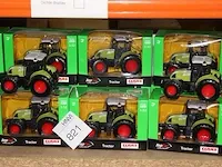 Eenentwintig modeltractoren en een aanhanger schaal 1:32. let op! dozen kunnen beschadigd zijn. - afbeelding 3 van  3