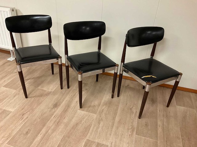 Eetkamerstoel (1x beschadigd) - afbeelding 1 van  2