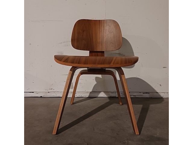 Eetkamerstoel, replica, eames dcw, walnoot, zwart - afbeelding 2 van  5