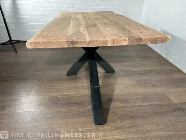 Eetkamertafel – acaciahout – zwart metalen spinpoot - afbeelding 3 van  7