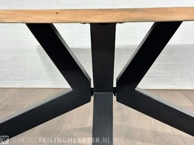 Eetkamertafel – acaciahout – zwart metalen spinpoot - afbeelding 6 van  7