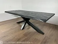 Eetkamertafel – acaciahout – zwarte metalen spinpoot - afbeelding 1 van  6