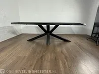 Eetkamertafel – acaciahout – zwarte metalen spinpoot - afbeelding 4 van  6