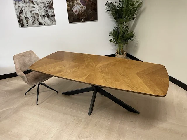 Eetkamertafel deens ovaal, bruin, 2024 - afbeelding 1 van  4