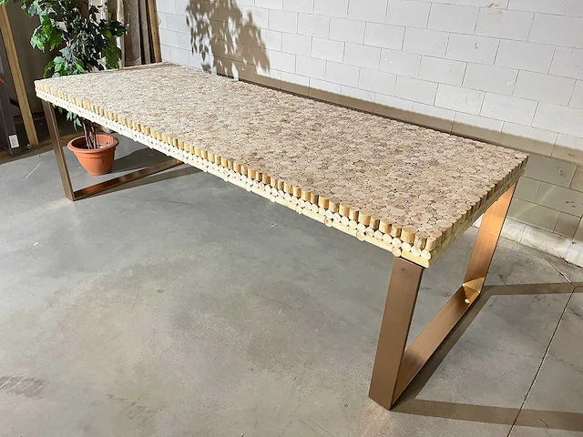 Eetkamertafel "driftwood" 270 cm met koperkleurig onderstel en glasplaat - afbeelding 7 van  12